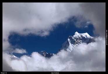 nepal ama dablam mountains clouds blue skies everest trekking непал ама даблам горы облака небо